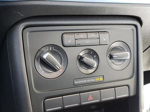 Used 2013 Volkswagen Beetle 2.5 image 24