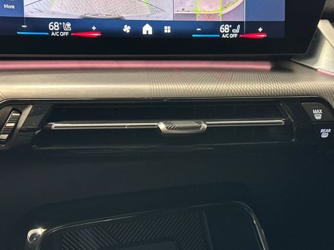 Certified 2025 BMW X2 xDrive28i w/ Technology Package image 23