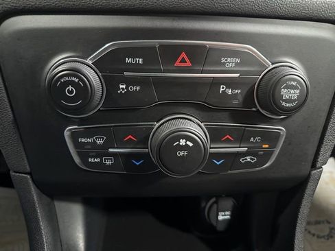 Used 2020 Dodge Charger SXT RWD image 19