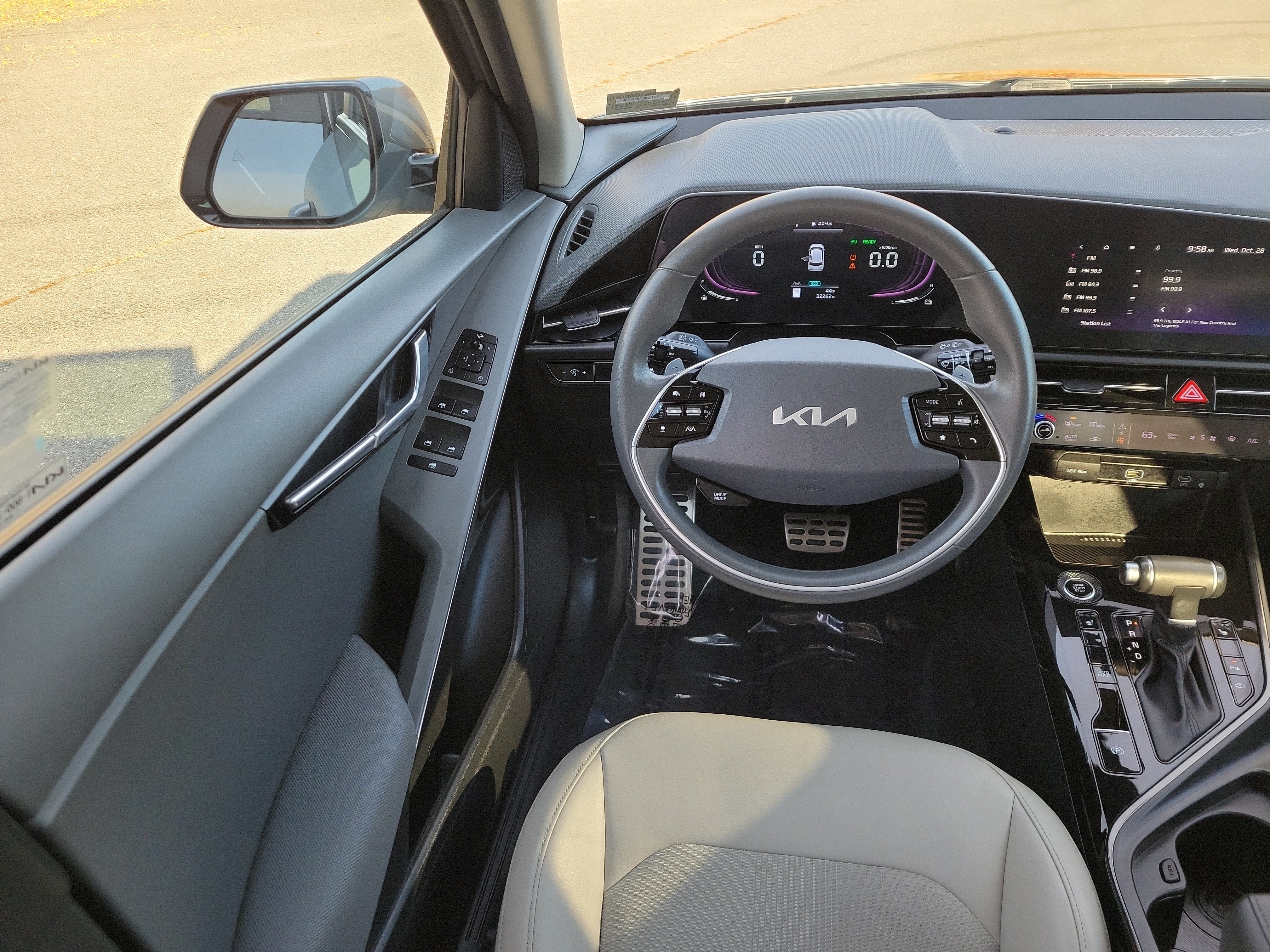 Used 2023 Kia Niro EX Touring FWD image 19