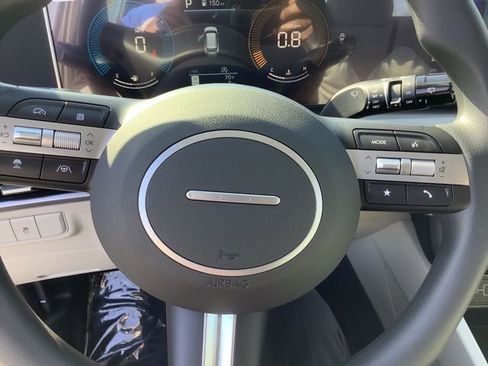 Certified 2025 Hyundai Tucson SE image 31