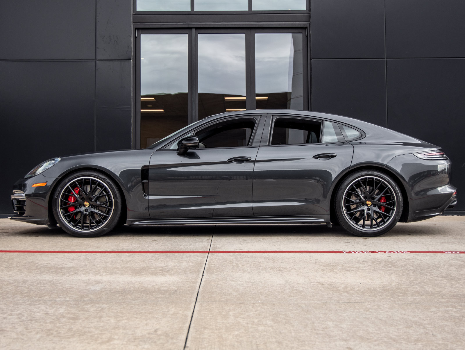 Used 2020 Porsche Panamera GTS AWD/4WD image 2