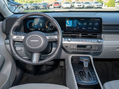 Used 2025 Hyundai Kona SEL image 6