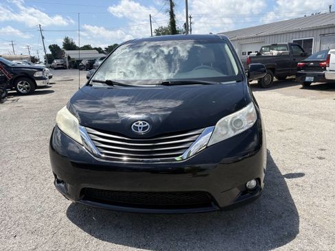 Used 2011 Toyota Sienna XLE image 5