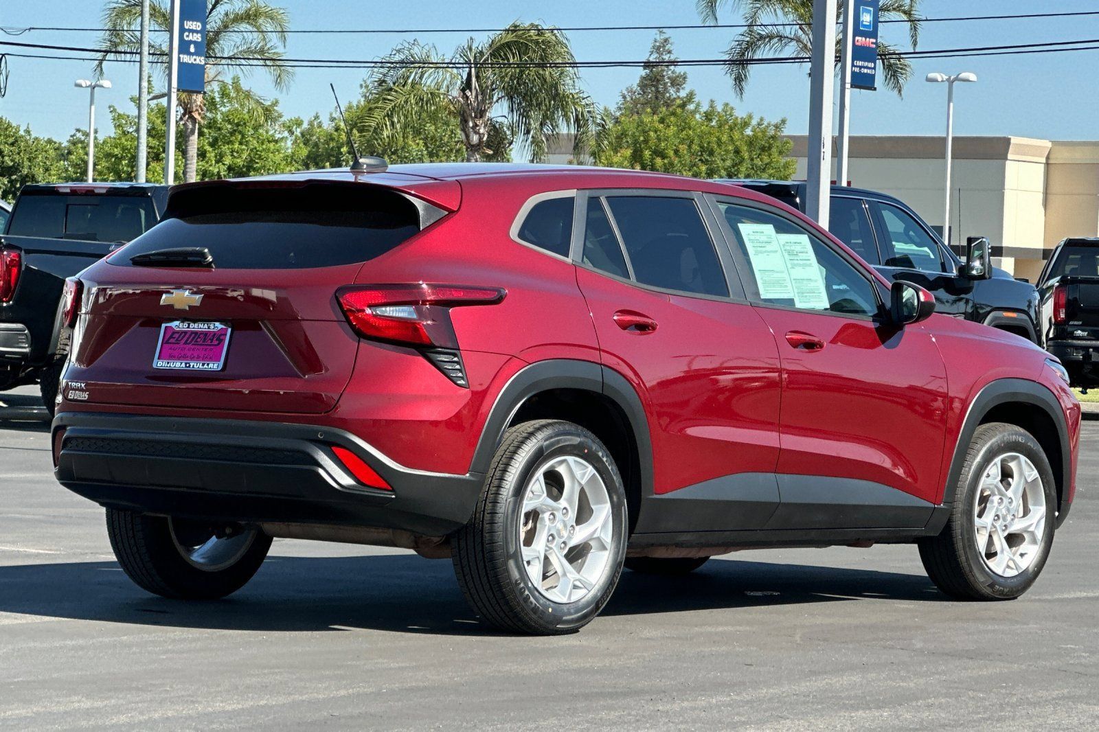 Used 2024 Chevrolet Trax LS w/ LS Convenience Package FWD image 4