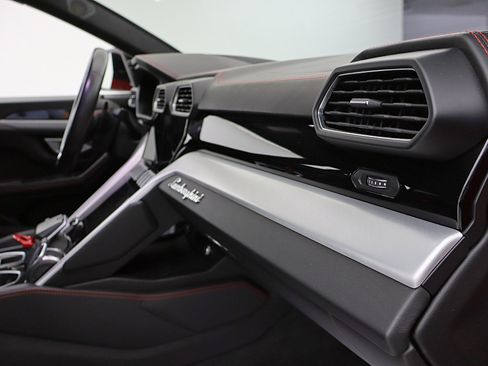 Used 2020 Lamborghini Urus AWD/4WD image 32