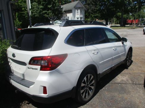 Used 2015 Subaru Outback 2.5i Limited AWD/4WD image 5