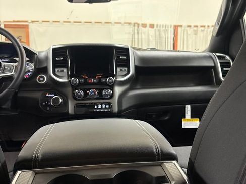 New 2026 RAM 1500 Express AWD/4WD image 19