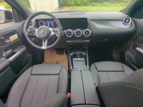 New 2025 Mercedes-Benz GLA 250 image 2