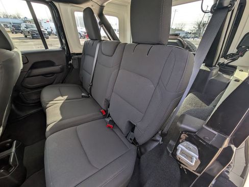 Used 2023 Jeep Wrangler Sahara image 18