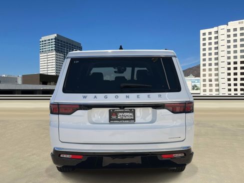 Used 2024 Jeep Wagoneer L Series II RWD image 4