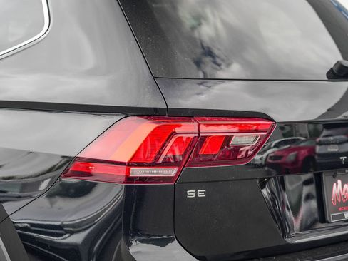 Certified 2023 Volkswagen Tiguan SE FWD image 9