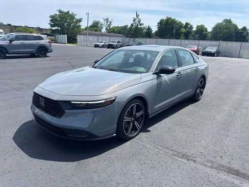 Used 2023 Honda Accord Sport image 3