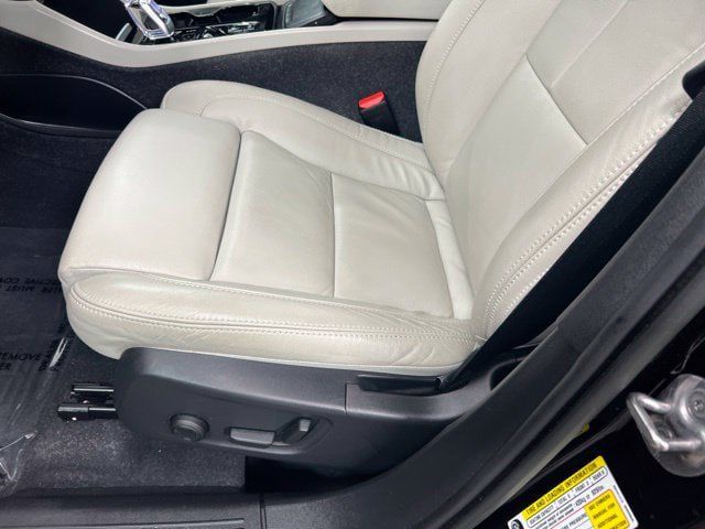 Certified 2023 Volvo XC40 B5 Plus w/ Driver Assist Package AWD/4WD image 14