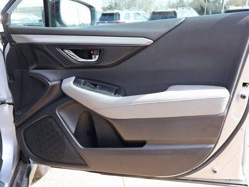 Used 2025 Subaru Outback Premium image 9
