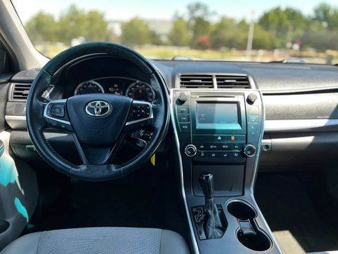Used 2017 Toyota Camry SE FWD image 14