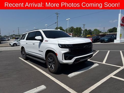 Used 2024 Chevrolet Suburban Z71 w/ Luxury Package AWD/4WD image 4