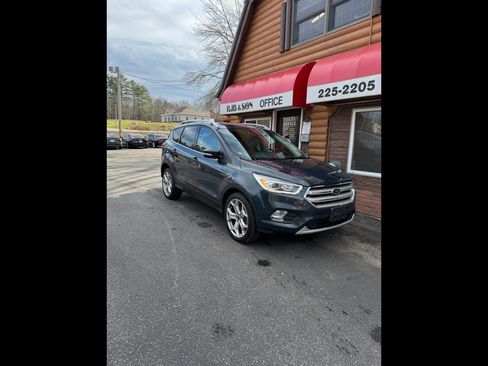 Used 2019 Ford Escape Titanium image 1
