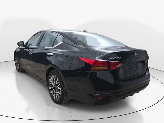 Used 2025 Nissan Altima 2.5 SV FWD image 8