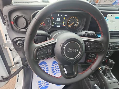 Used 2024 Jeep Wrangler Unlimited Rubicon AWD/4WD image 14