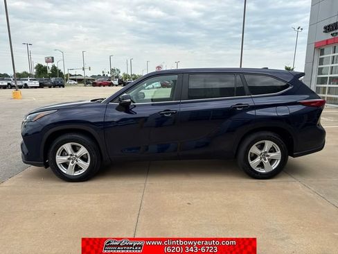 Used 2023 Toyota Highlander L FWD image 2