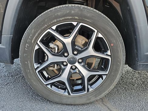 Used 2025 Jeep Compass Limited AWD/4WD image 9