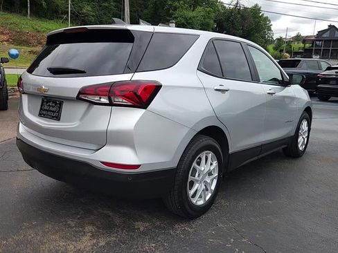 Used 2022 Chevrolet Equinox LS w/ LS Convenience Package image 8