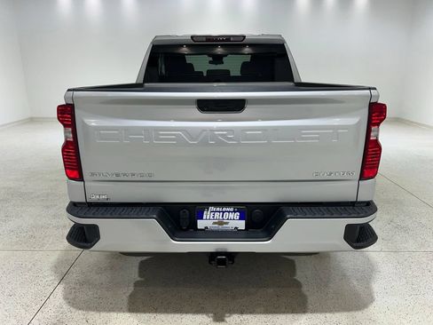 Used 2022 Chevrolet Silverado 1500 Custom RWD image 4