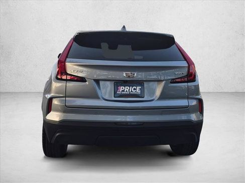Used 2024 Cadillac XT4 Luxury w/ Cold Weather Package FWD image 7