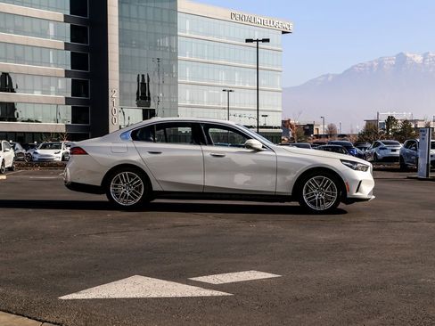 Used 2025 BMW 530i xDrive w/ Premium Package image 6