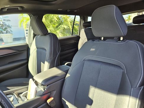 New 2025 Jeep Grand Cherokee L Laredo image 21