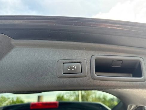 Used 2016 Subaru Forester 2.5i Touring AWD/4WD image 12