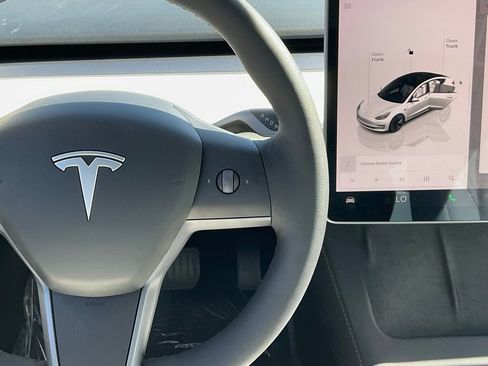 Used 2023 Tesla Model 3 Standard Range image 40