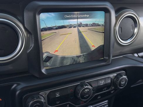 Used 2023 Jeep Gladiator Overland image 21