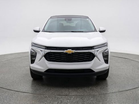 Used 2025 Chevrolet TrailBlazer LT FWD image 2