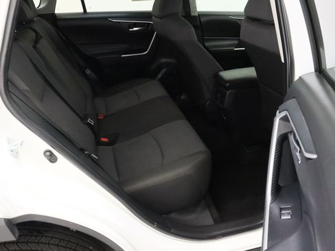 Used 2025 Toyota RAV4 XLE FWD image 33