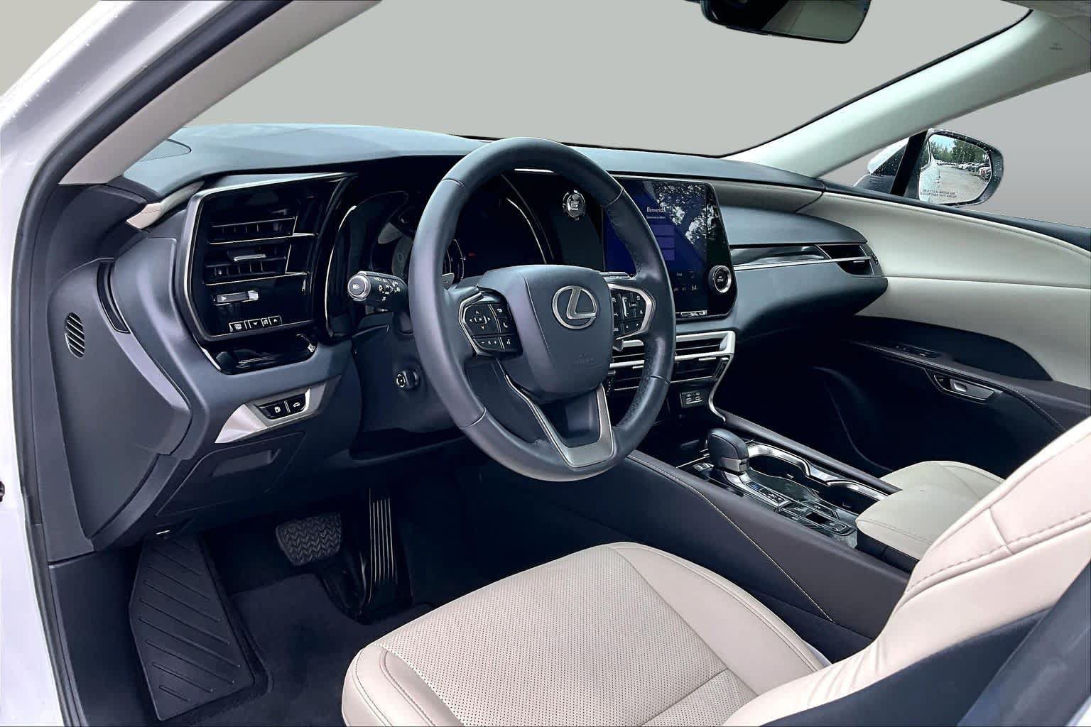 Used 2024 Lexus RX 350 FWD w/ Technology Package image 18