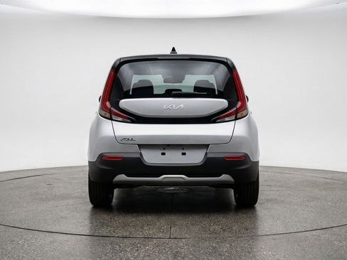 Used 2025 Kia Soul LX w/ LX Technology Package FWD image 7