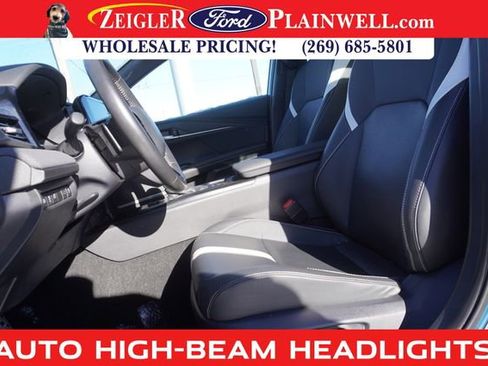 Used 2025 Toyota Camry SE image 12