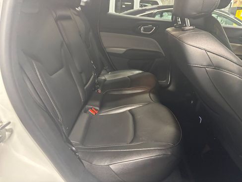 Used 2025 Jeep Compass Limited image 24