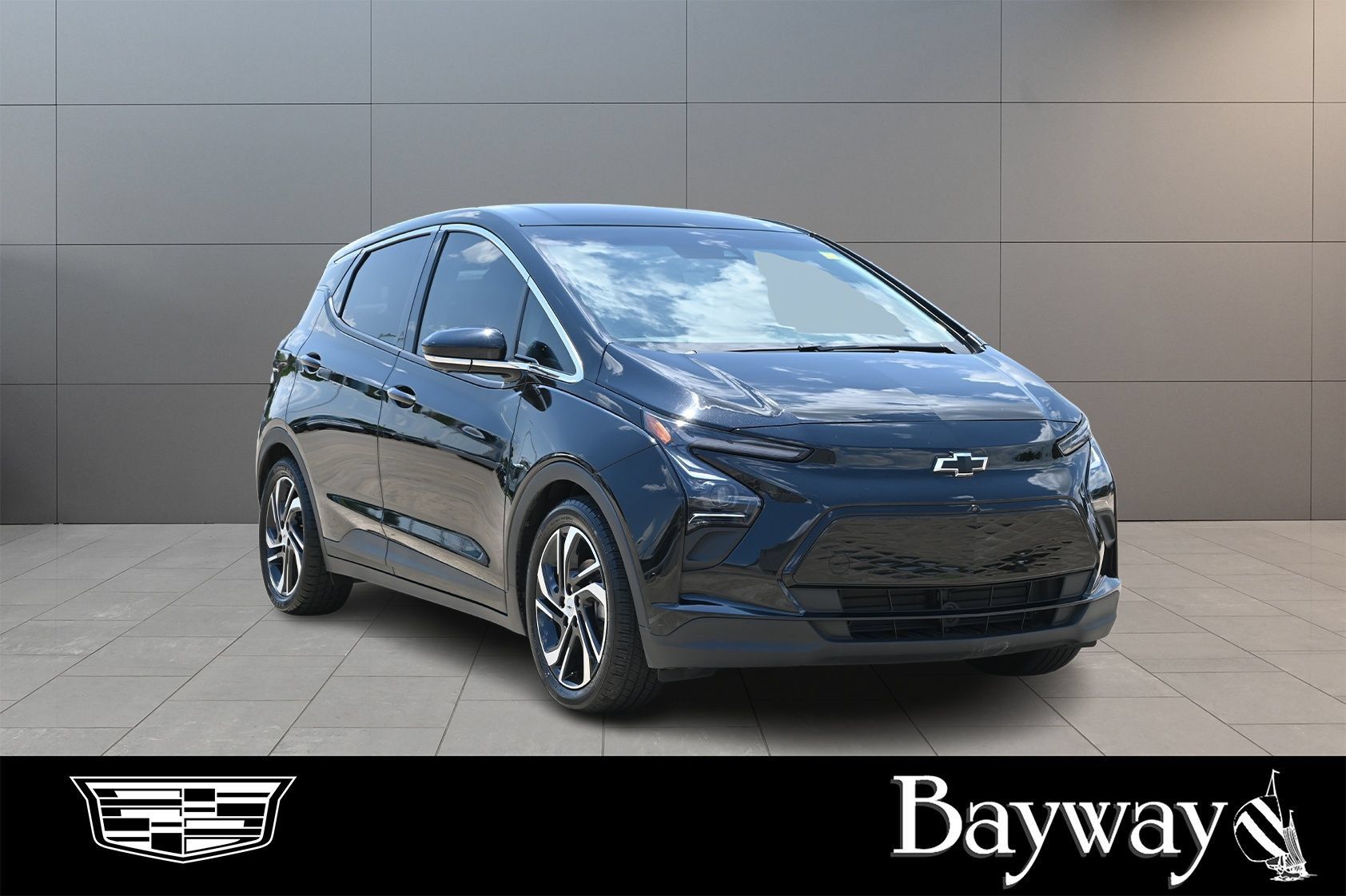 Used 2023 Chevrolet Bolt LT w/ Infotainment Package FWD image 4