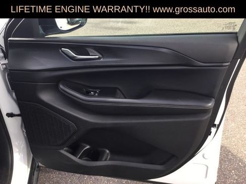 Used 2025 Jeep Grand Cherokee Altitude AWD/4WD image 19