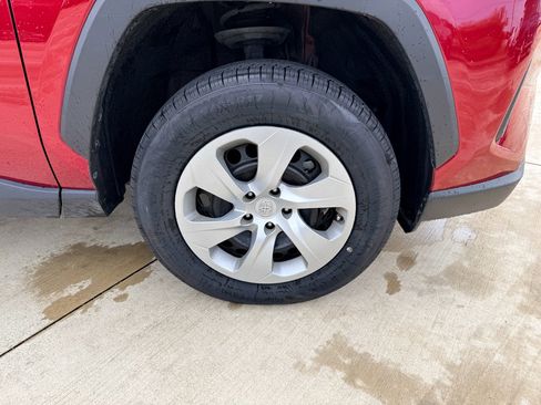 Used 2022 Toyota RAV4 LE FWD image 28