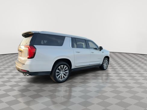 Used 2021 GMC Yukon XL Denali w/ Denali Premium Package image 9