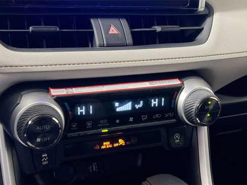 Used 2025 Toyota RAV4 XLE image 27