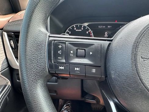 Used 2023 Nissan Rogue SV FWD image 21
