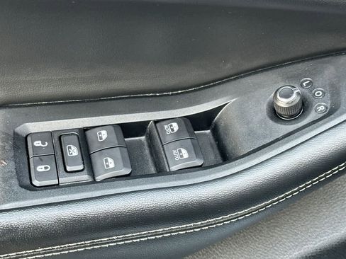 Used 2023 Jeep Grand Cherokee Limited image 13