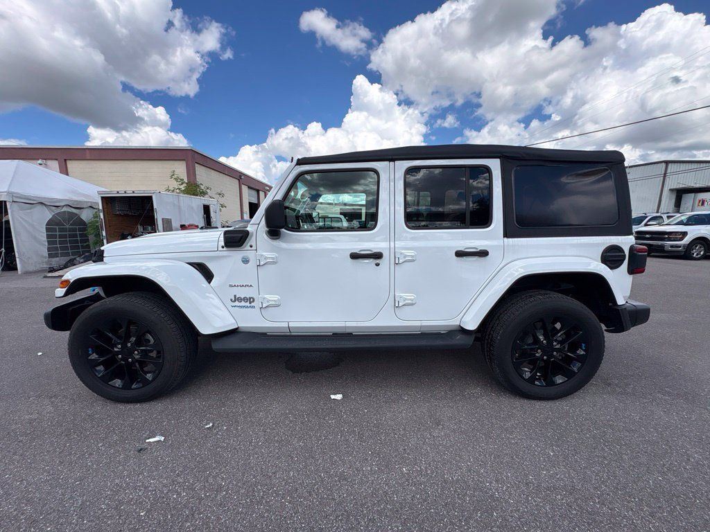 Used 2022 Jeep Wrangler Unlimited Sahara w/ Safety Group AWD/4WD image 6