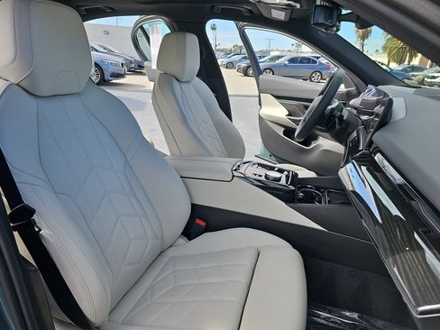 Used 2025 BMW 530i image 10