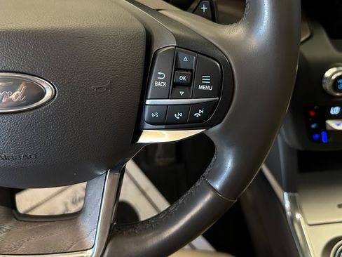 Used 2020 Ford Explorer Platinum w/ Premium Technology Package image 11